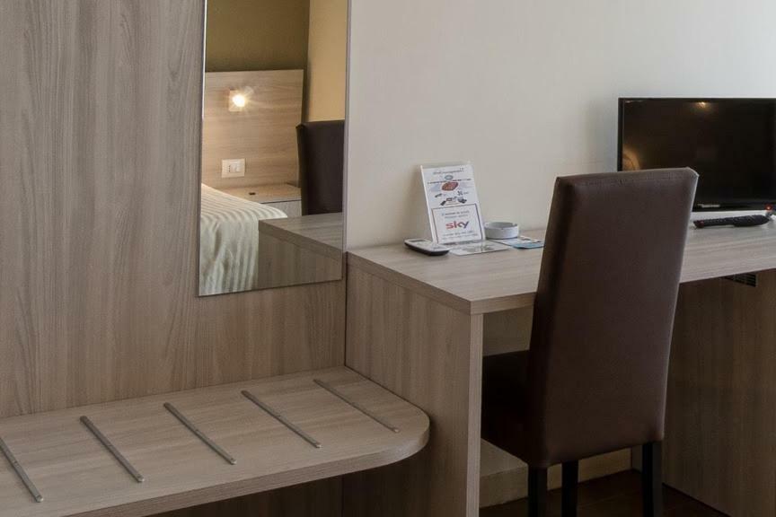 Hotel Scacciapensieri Неттуно Экстерьер фото