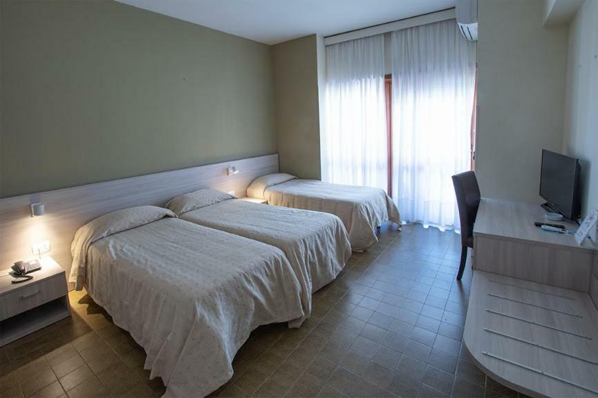 Hotel Scacciapensieri Неттуно Экстерьер фото