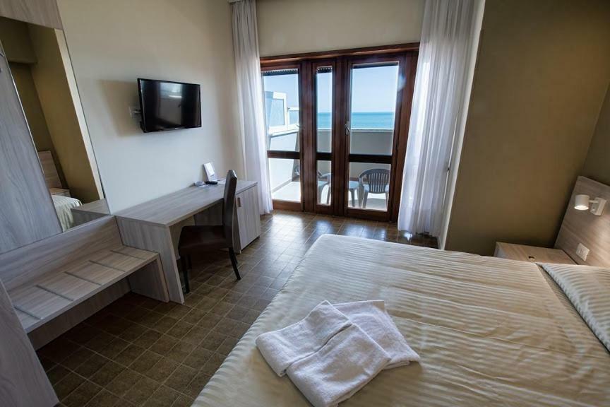 Hotel Scacciapensieri Неттуно Экстерьер фото